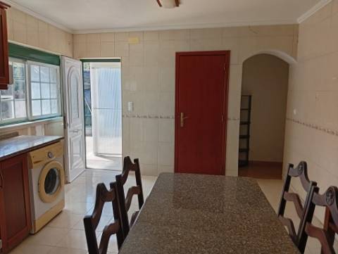Moradia_T2_com_logradouro_e_churrasqueira_Dois _Portos _Torres_Vedras