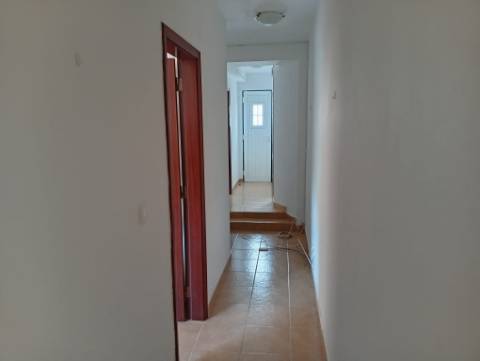 Moradia_T2_com_logradouro_e_churrasqueira_Dois _Portos _Torres_Vedras
