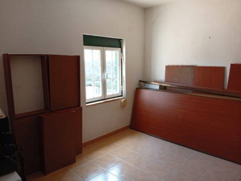 Moradia_T2_com_logradouro_e_churrasqueira_Dois _Portos _Torres_Vedras