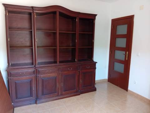 Moradia_T2_com_logradouro_e_churrasqueira_Dois _Portos _Torres_Vedras