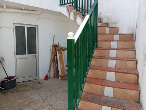 Moradia_T2_com_logradouro_e_churrasqueira_Dois _Portos _Torres_Vedras