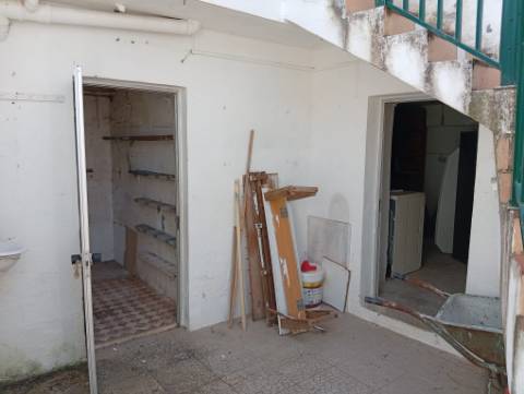 Moradia_T2_com_logradouro_e_churrasqueira_Dois _Portos _Torres_Vedras