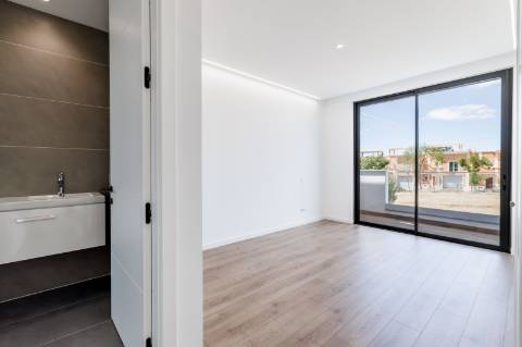 Moradia com 3 quartos com piscina privativa e vista mar
