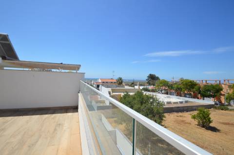Moradia com 3 quartos com piscina privativa e vista mar