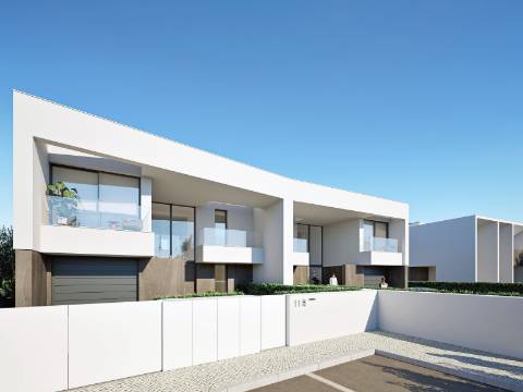 Luxuosa Residência em Lagos: Um Refúgio com Vista Deslumbrante e Tecnologia de Ponta