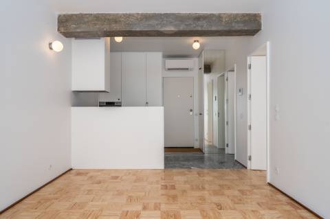 Apartamento T1 de 55 m2 a 300 m da Estação de Metro dos Aliados!