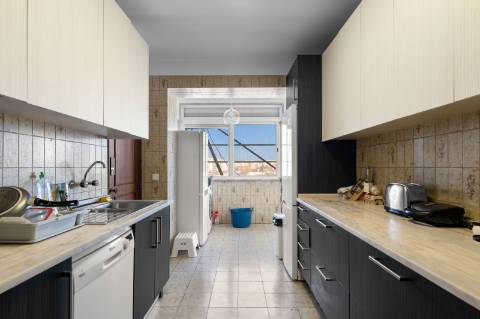 Apartamento T7 para investimento, localizado em Alvalade, centro de Lisboa