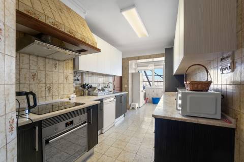 Apartamento T7 para investimento, localizado em Alvalade, centro de Lisboa