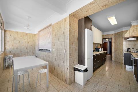 Apartamento T7 para investimento, localizado em Alvalade, centro de Lisboa