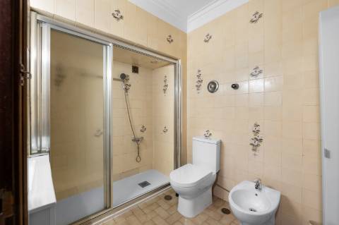 Apartamento T7 para investimento, localizado em Alvalade, centro de Lisboa