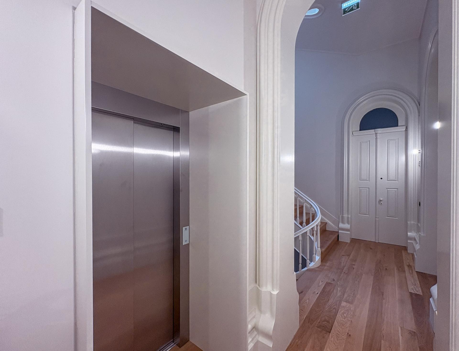 Apartamento T0 com Mezanino varanda e terraço, Porto