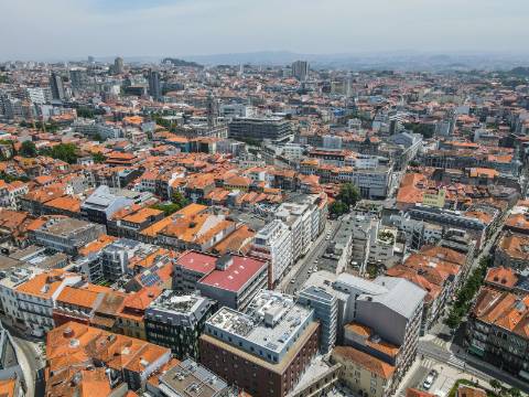 Apartamento T1 de 55 m2 a 300 m da Estação de Metro dos Aliados!