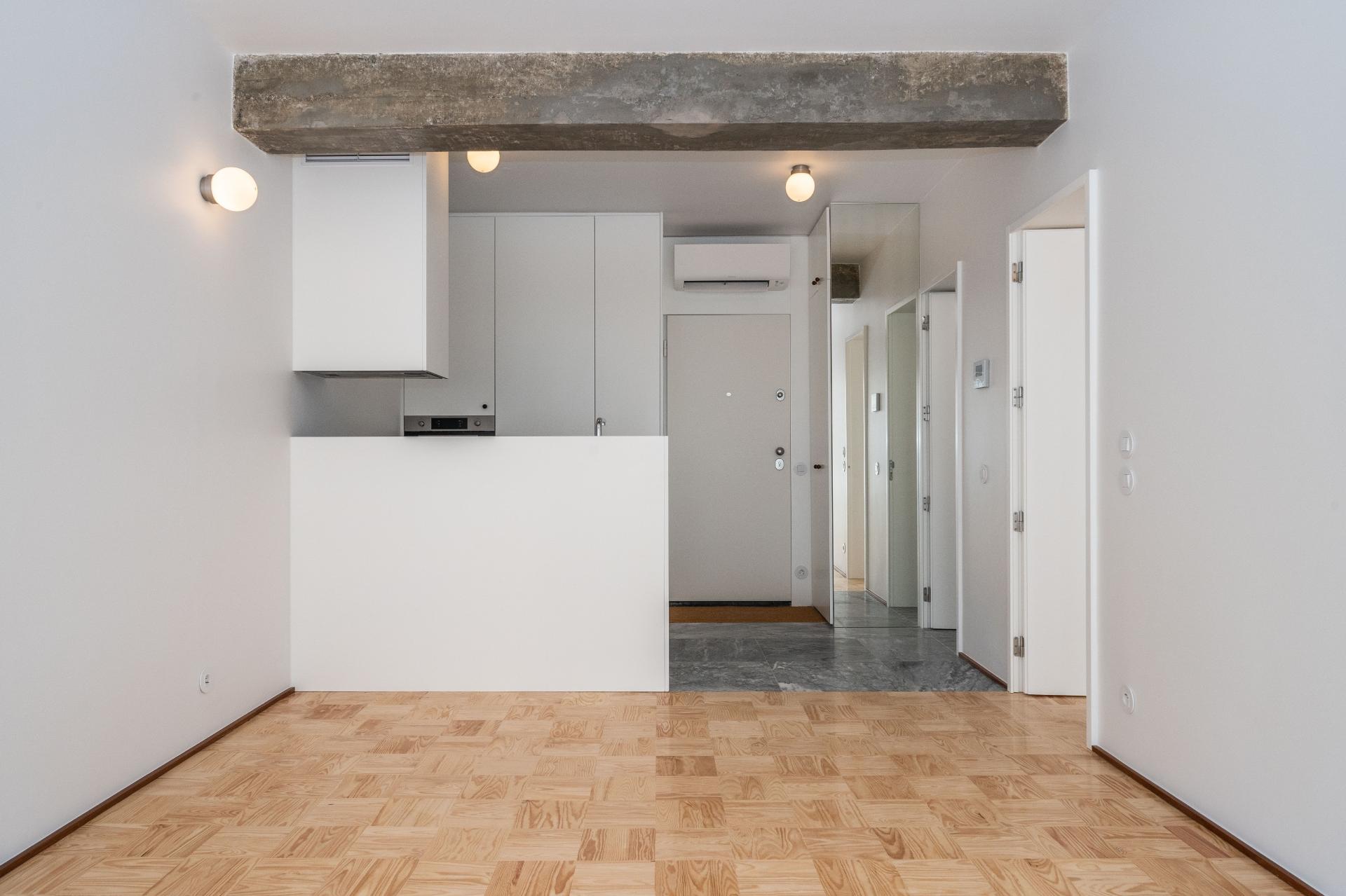 Apartamento T1 de 55 m2 a 300 m da Estação de Metro dos Aliados!