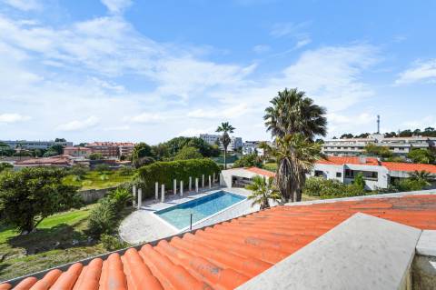 Moradia 8 suites + casa independente com 2 suites, com piscinas interna e externa, localizada em Arcozelo.
