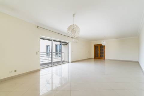 Excelente apartamento T3 no centro de Vilamoura