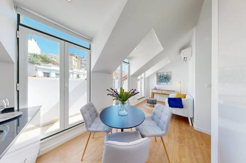 Excelente Apartamento T2 totalmente recuperado, mobilado e decorado, em São Vicente.