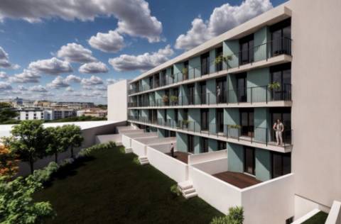 Estúdio com lugar de garagem e pequena varanda!