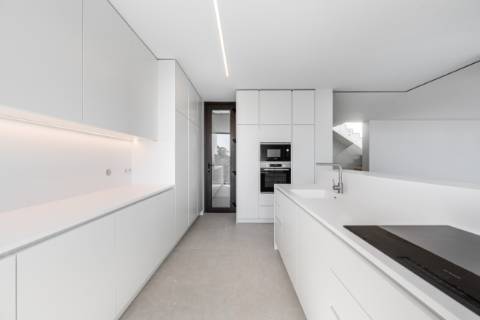 Apartamento T4 Duplex Premium com Terraço Amplo e Vista Panorâmica