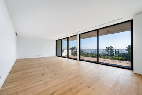 Apartamento T4 Duplex Premium com Terraço Amplo e Vista Panorâmica