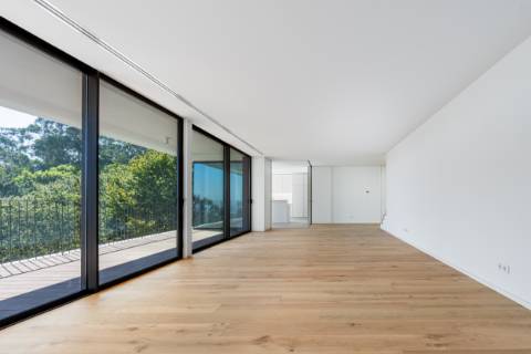 Apartamento T4 Duplex Premium com Terraço Amplo e Vista Panorâmica