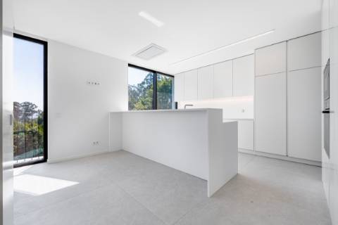 Apartamento T4 Duplex Premium com Terraço Amplo e Vista Panorâmica