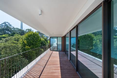 Apartamento T4 Duplex Premium com Terraço Amplo e Vista Panorâmica