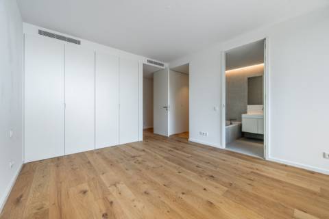 Apartamento T4 Duplex Premium com Terraço Amplo e Vista Panorâmica
