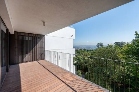 Apartamento T4 Duplex Premium com Terraço Amplo e Vista Panorâmica
