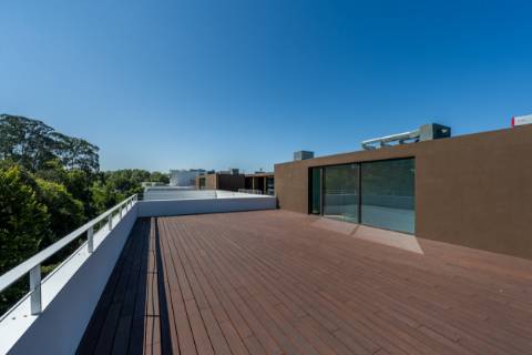 Apartamento T4 Duplex Premium com Terraço Amplo e Vista Panorâmica