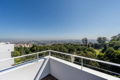 Apartamento T4 Duplex Premium com Terraço Amplo e Vista Panorâmica