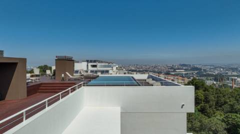 Apartamento T4 Duplex Premium com Terraço Amplo e Vista Panorâmica