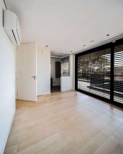 Moderna moradia T3 com vista para o mar.