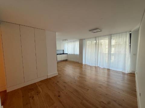 Moderno apartamento T2 na Prestigiada Avenida Duque d'Ávila - Avenidas Novas