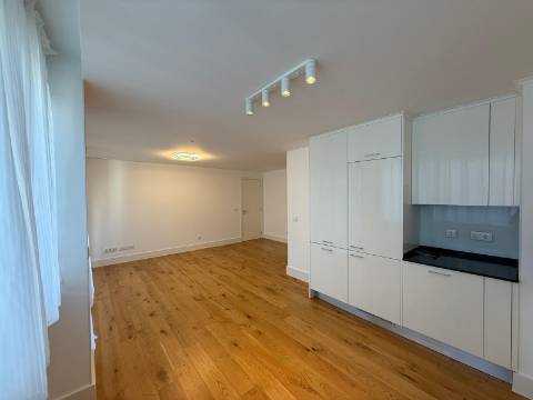 Moderno apartamento T2 na Prestigiada Avenida Duque d'Ávila - Avenidas Novas