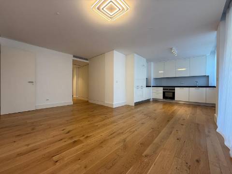 Moderno apartamento T2 na Prestigiada Avenida Duque d'Ávila - Avenidas Novas