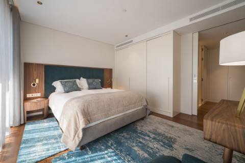 Magnífico apartamento T3 com 161,50m² de área útil com sublime vista para cidade cosmopolita de Lisboa.