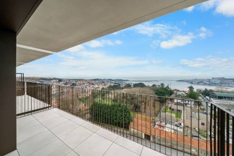 Magnífico T3 Duplex em condomínio fechado com vista mar!