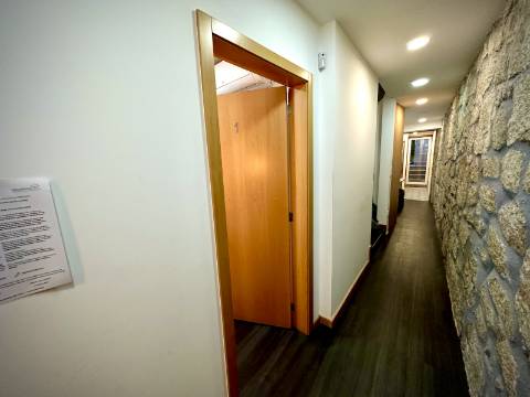 Prédio com 5 suítes no coração do Porto, com Alojamento Local - AL