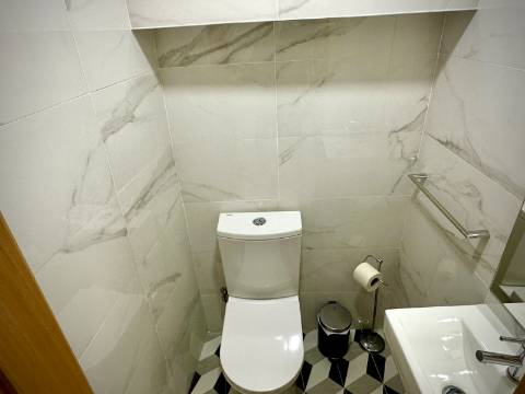 Prédio com 5 suítes no coração do Porto, com Alojamento Local - AL