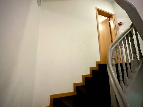 Prédio com 5 suítes no coração do Porto, com Alojamento Local - AL