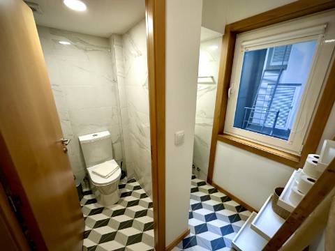 Prédio com 5 suítes no coração do Porto, com Alojamento Local - AL