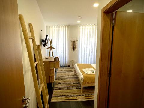 Prédio com 5 suítes no coração do Porto, com Alojamento Local - AL