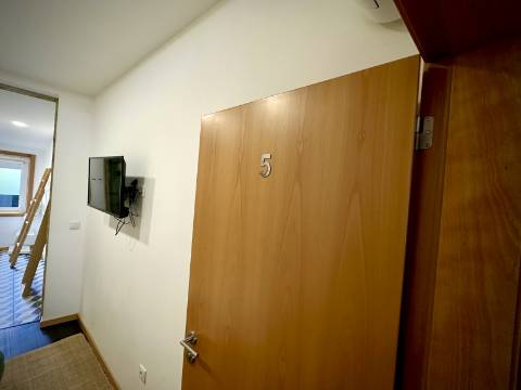 Prédio com 5 suítes no coração do Porto, com Alojamento Local - AL