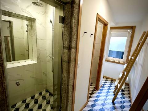 Prédio com 5 suítes no coração do Porto, com Alojamento Local - AL