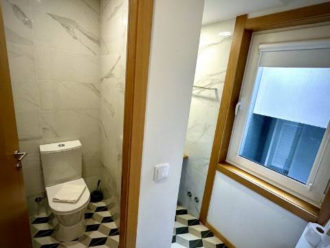 Prédio com 5 suítes no coração do Porto, com Alojamento Local - AL