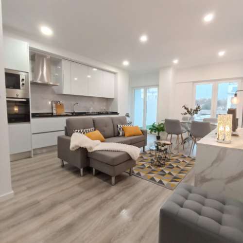 Apartamento T3 em Benfica, mobilado e com varanda