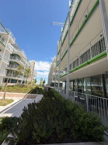 Espaçoso Apartamento de 3 Quartos com Amplo Terraço
