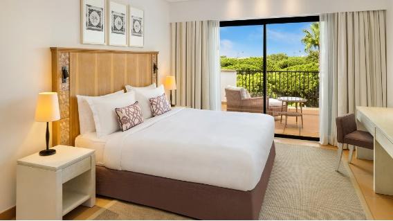 Apartamento T2 com Vista para Resort e Piscina