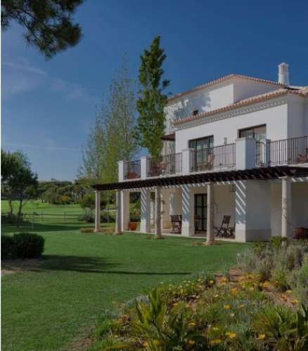 Apartamento T3 com Vista para Piscina e Jardim