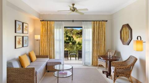 Apartamento T2 com Vista para Resort e Jardim